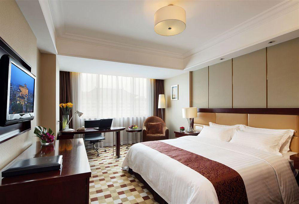 Jin Jiang West Capital International Hotel The Bell And Drum Tower Muslim Quarter & Metro Line 6 & Indoor Swimming Pool & Self-Service Free Laundry Room Xi'an  Exterior photo